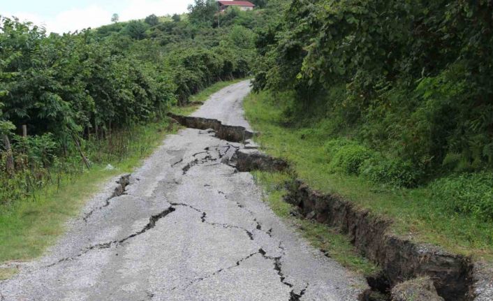 Deprem görmüş gibi: Bu mahalle çökmeye devam ediyor