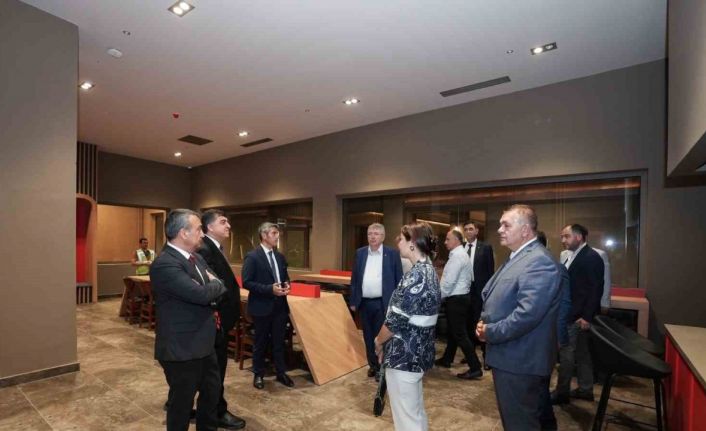 D.T. Şehitkamil Sahnesi’ne övgü dolu sözler