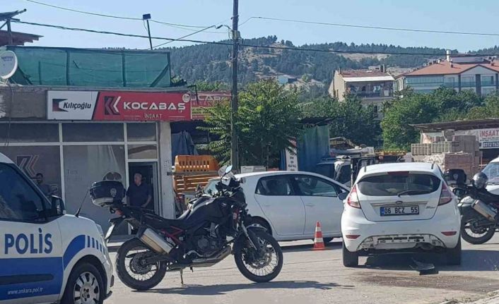 Dur ihtarına uymayan ehliyetsiz sürücü polis motosikletine çarptı