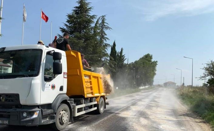 Edirne’de mucur asfalt sıcaktan eridi