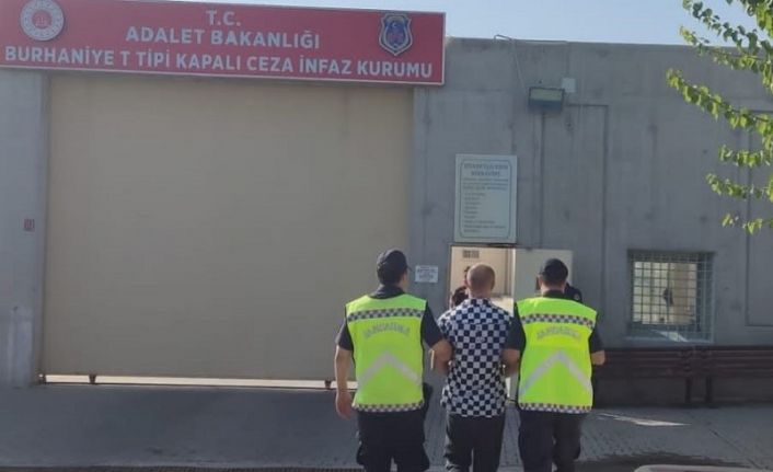 Edremit’te aranan 2 şahıs JASAT tarafından yakalandı