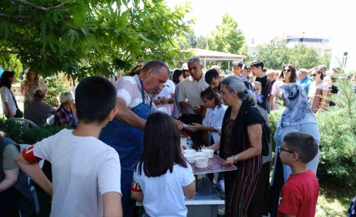 Erzincan’da 6 bin kişilik aşure ikramı