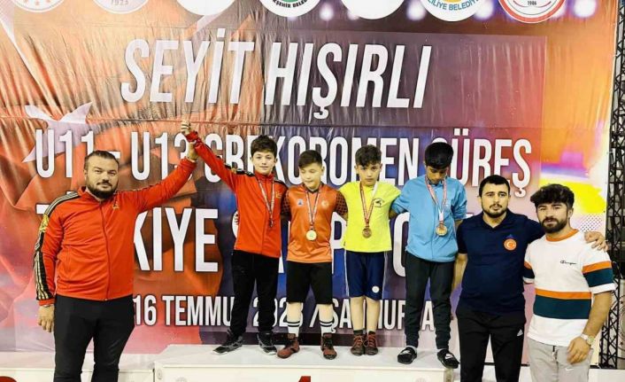 Erzincanlı güreşçi Türkiye ikincisi oldu