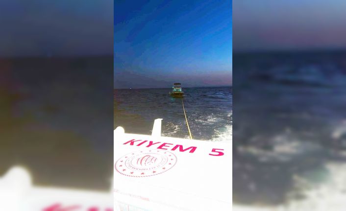 Fethiye’de arızalanan tekneyi KIYEM ekipleri kurtardı