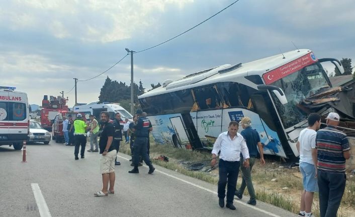 Gelibolu’da tur otobüsü kaza yaptı; 1 ölü, 8 yaralı