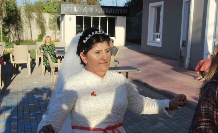 Gelinlik hayali gerçek oldu, yeniden nikah masasına oturdu