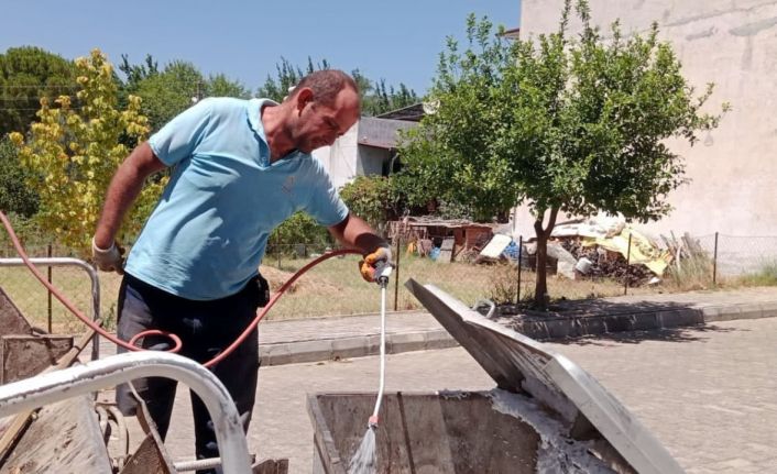 Germencik’te çöp konteynerleri temizleniyor