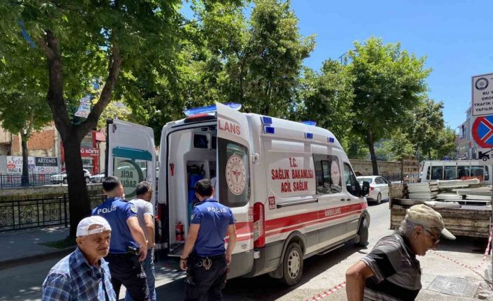 İskeleden düşen işçi yaralandı