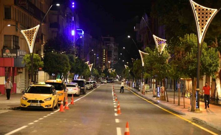 Isparta’nın cadde ve sokakları ışıl ışıl oldu