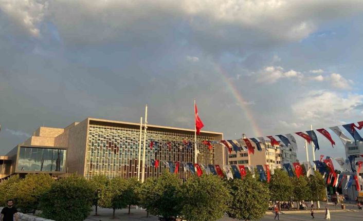 İstanbul’da yağmur sonrası gökkuşağı şöleni