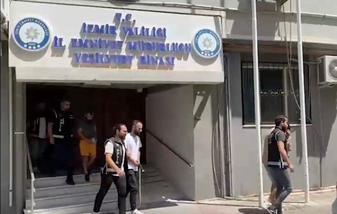 İzmir’de tonlarca sahte etil alkol ele geçirildi