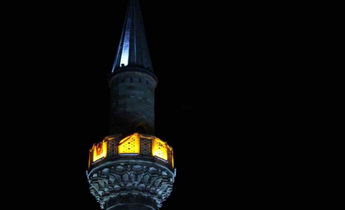 İzmir’de tüm camilerden aynı anda sela sesleri yükseldi