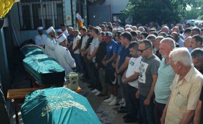 İzmir’deki feci kazada hayatını kaybedenler toprağa verildi