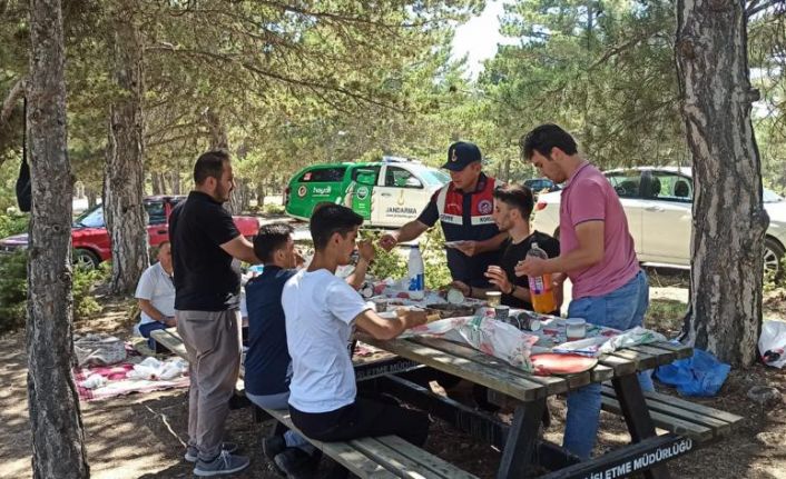 Jandarma vatandaşları orman yangınlarına karşı bilgilendirdi