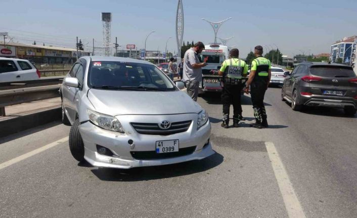 Kamyon, kör noktasına giren otomobile çarptı