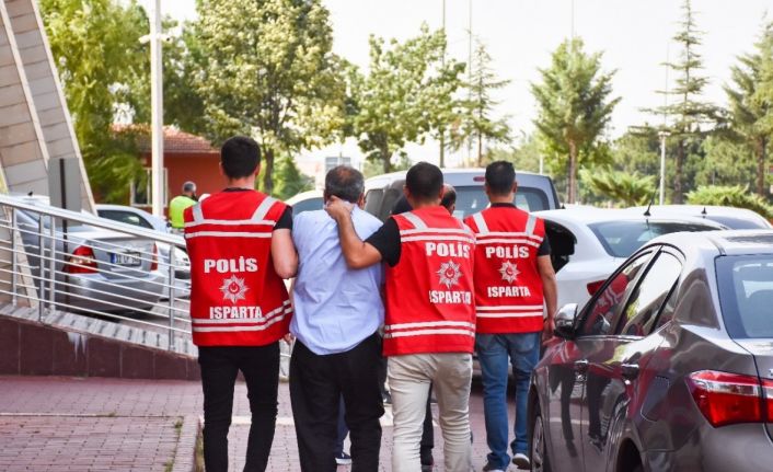 Kendisini polis olarak tanıtıp vatandaşın 400 bin lirasını dolandırdı, yakalandı