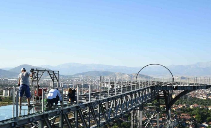 Kirazlıdere Seyir Terasının cam montajına başlandı