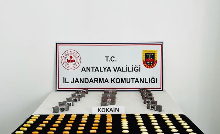 ’Kırılacak’ uyarısı bulunan koliden 10.2 kilogram kokain çıktı