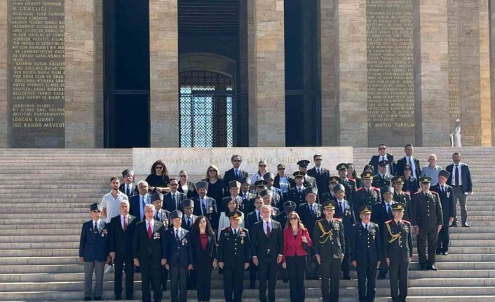 KKTC Büyükelçiliği, Barış ve Özgürlük Bayramı’nın 49’uncu yılında Anıtkabir’de