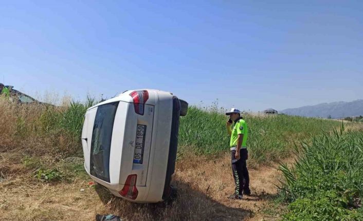 Kontrolden çıkan otomobil devrildi: 4 yaralı