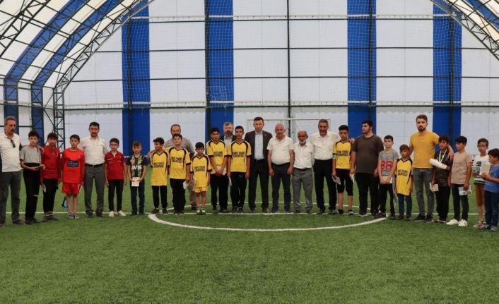 Kuran kursu öğrencileri halı sahada ter döktü