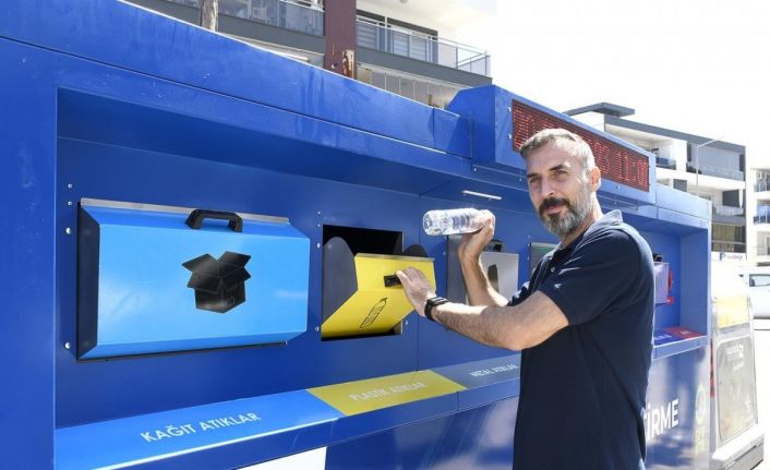 Kuşadası Belediyesi 14 noktaya mobil atık getirme merkezi kurdu