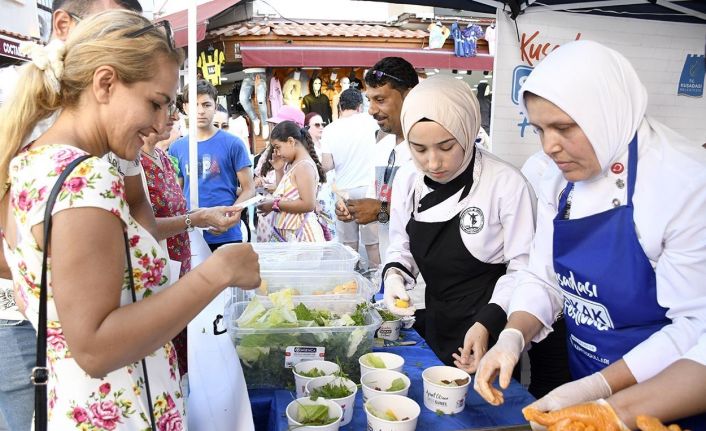 Kuşadası Sokak Festivali yoğun ilgi gördü