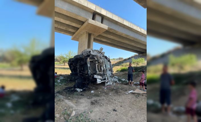 Lastiği patlayan kamyon viyadükten uçtu: 3 yaralı