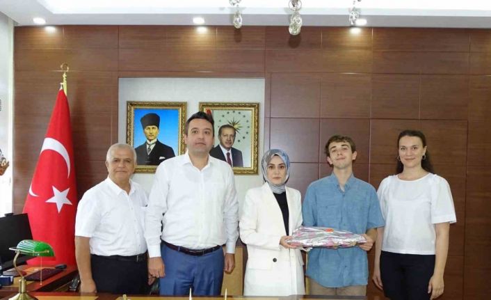 LGS Pınarhisar birincisine kaymakamdan hediye