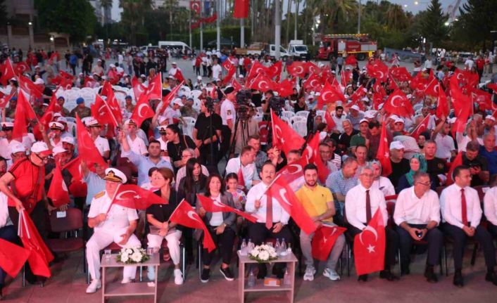 Mersinliler, 15 Temmuz’un yıl dönümünde meydanlara akın etti