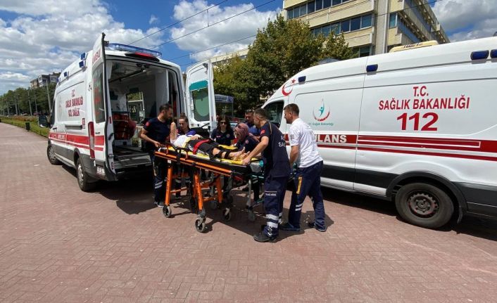 Motosiklet ambulansa çarptı