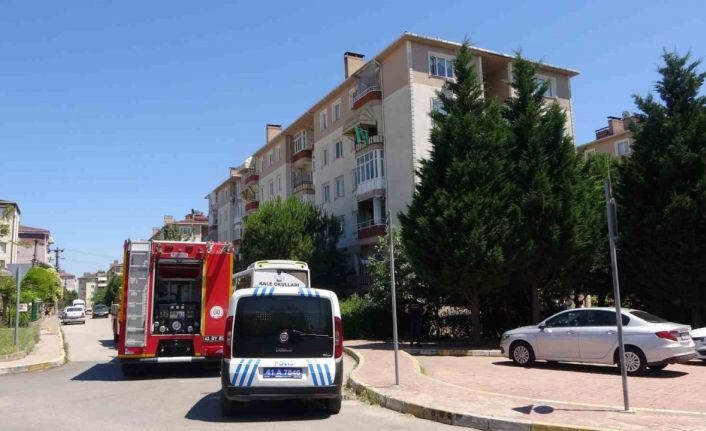 Ocaktaki yemeği unutup uymuştu, komşusu kapıyı kırarak kurtardı