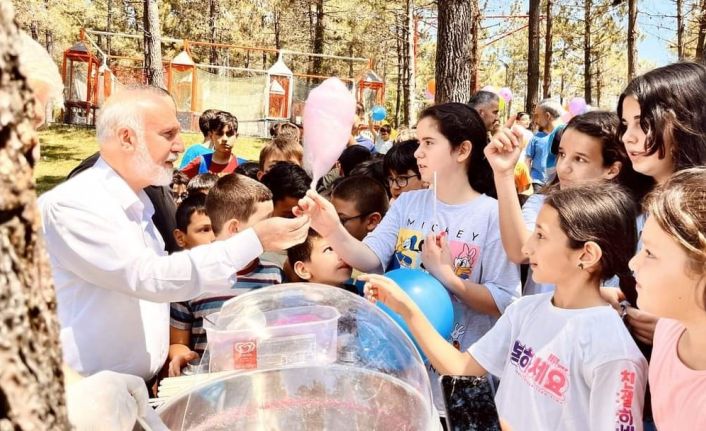 Öğrencilere pamuk şeker sürprizi