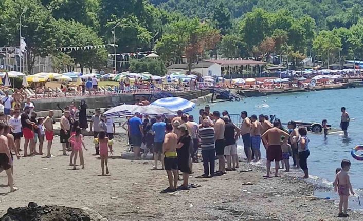 Plajda boğulma tehlikesi geçirdi