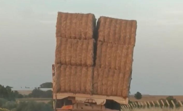 Saman yüklü kamyonun tehlikeli yolculuğu kamerada