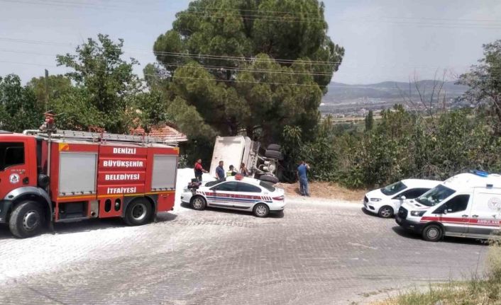 Şarampole devrilen kamyonun sürücüsü yaralandı