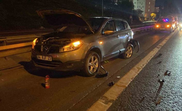 Sarıyer’de sağ şeritte arıza yapan otomobile motosiklet çarptı: 1 ölü