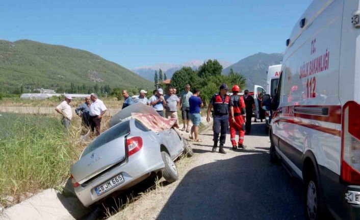 Seydikemer’de otomobil şarampole devrildi: 1 ölü