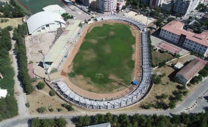 Siirt Atatürk Stadı’nda çalışmalar devam ediyor