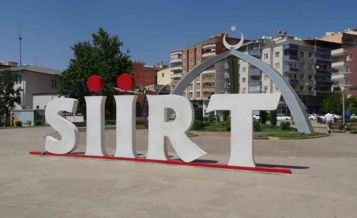 Siirt’te sıcak hava bunalttı, park ve bahçeler boş kaldı