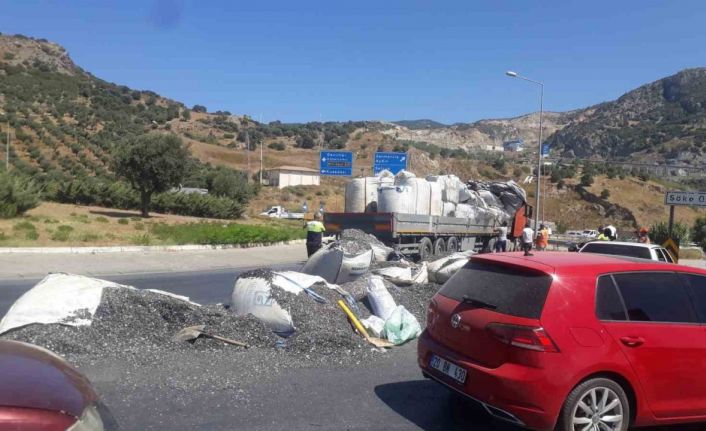 Söke’de OSB kavşağındaki kaza, trafiği felç etti