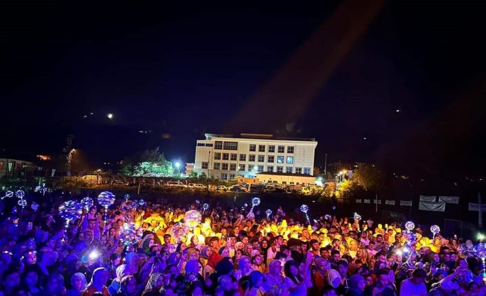 Soner Arıca Aybastı’da sahne aldı