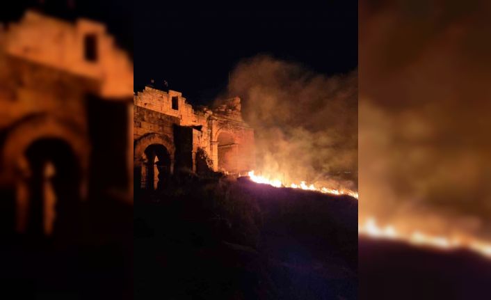Tarihi antik kentte korkutan yangın