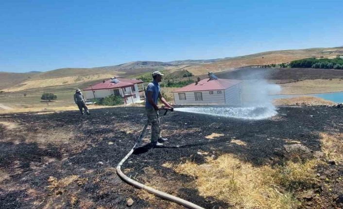 Tunceli’de otluk alanda yangın
