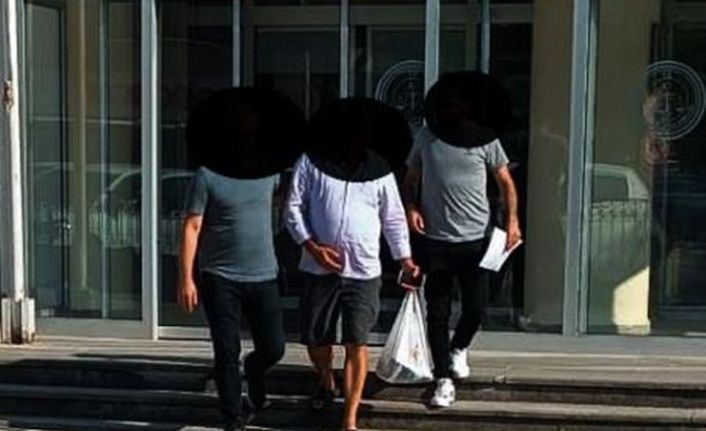 Turistlerin kartını çalıp para çeken hırsızlar yakalandı
