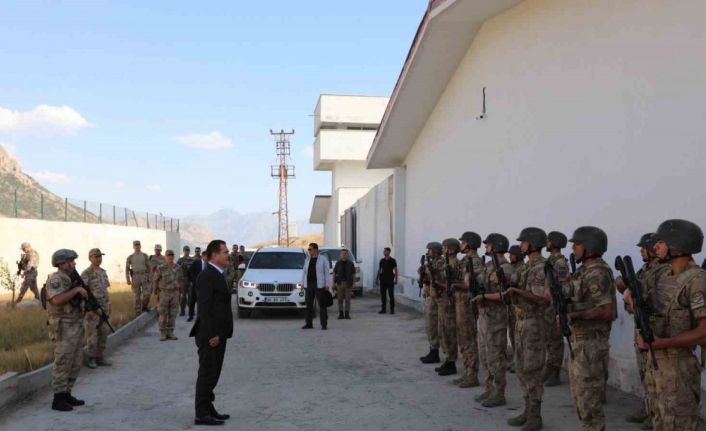 Vali Akbıyık, Beyyurdu Üs Bölgesi’ni ziyaret etti