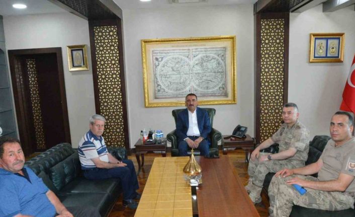 Vali Hacıbektaşoğlu şehit babasını ağırladı