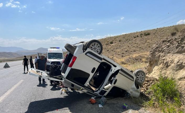 Van-Hakkari yolunda trafik kazası: 5 yaralı