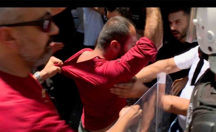 Yasağa rağmen açıklama yapmak isteyen gruba müdahale: 6 gözaltı