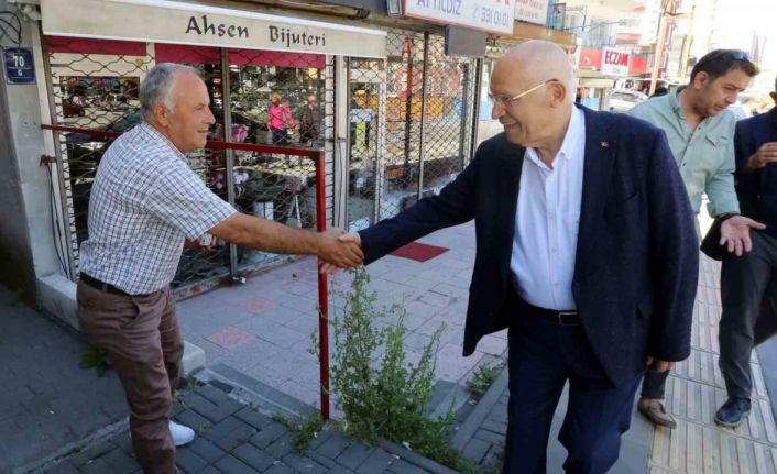 Yenimahalle Belediye Başkanı Yaşar inşaatı devam eden pazar yerini inceledi